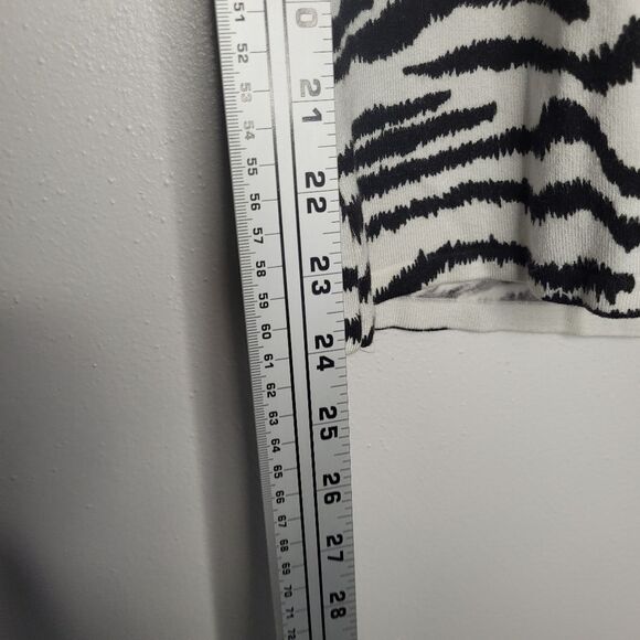 Cyrus black and white striped zebra print animal stretch sweater NWT - Picture 6 of 6